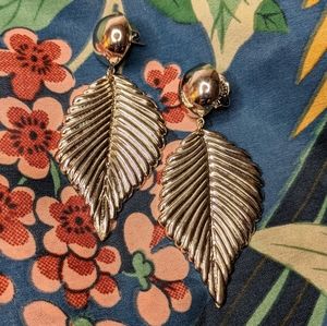 Jones New York costume leaf earrings